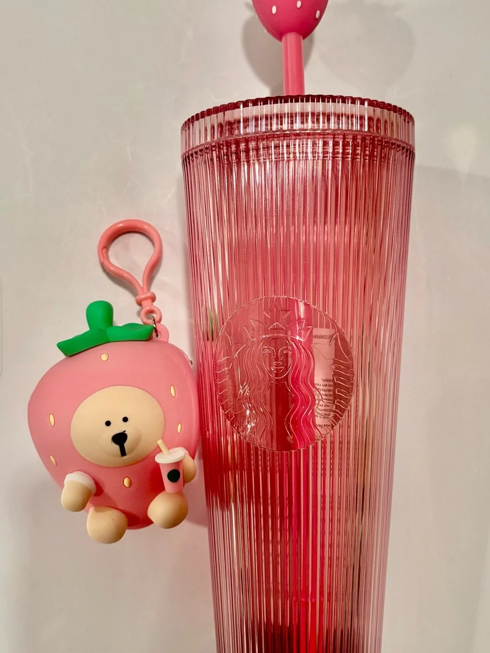 Starbucks 2026 Strawberry 24oz Tumbler / silicone Barista Bear zipper clip / NEW